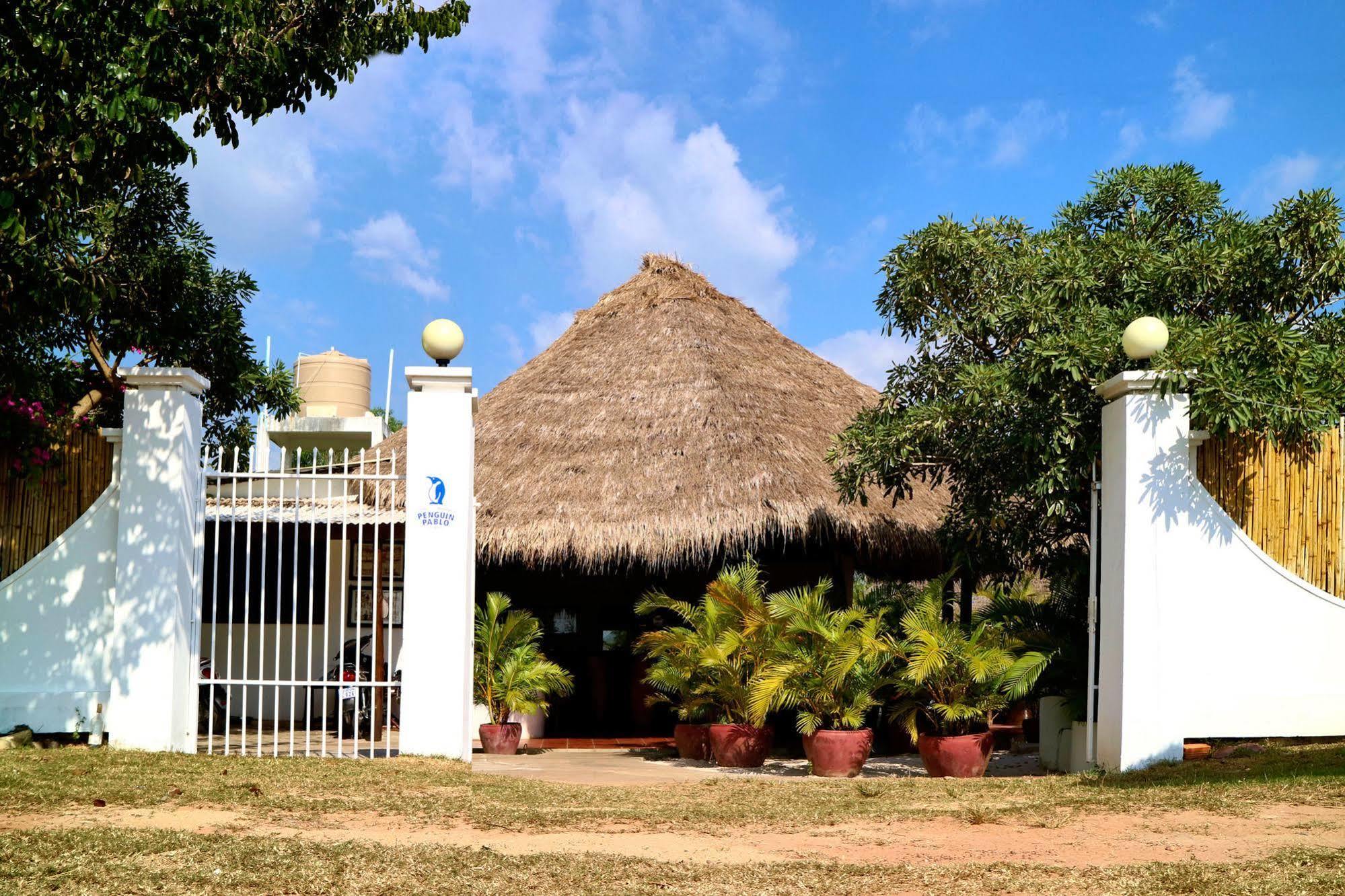 Penguin Pablo Bungalow Sihanoukville Exterior photo