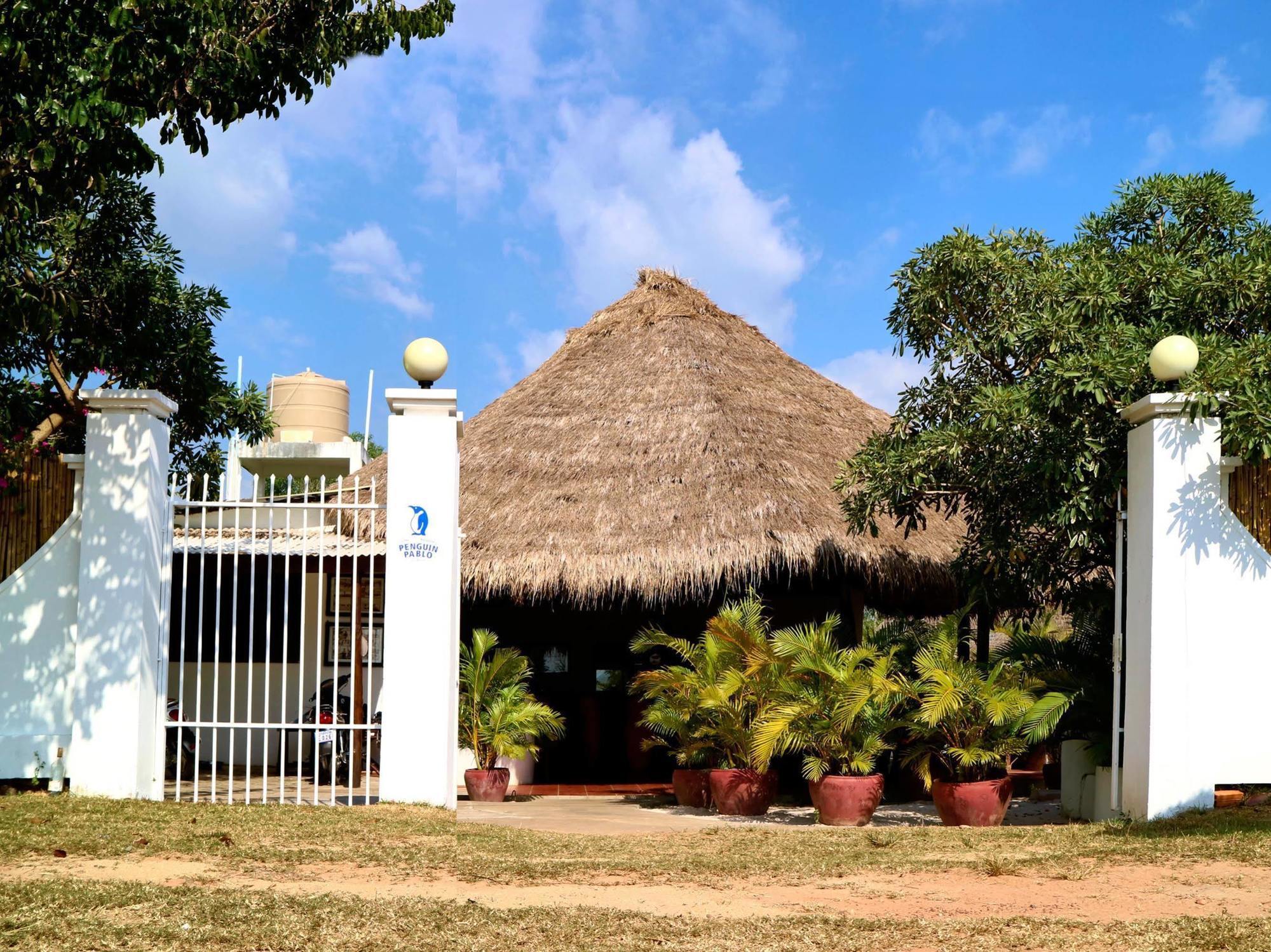 Penguin Pablo Bungalow Sihanoukville Exterior photo
