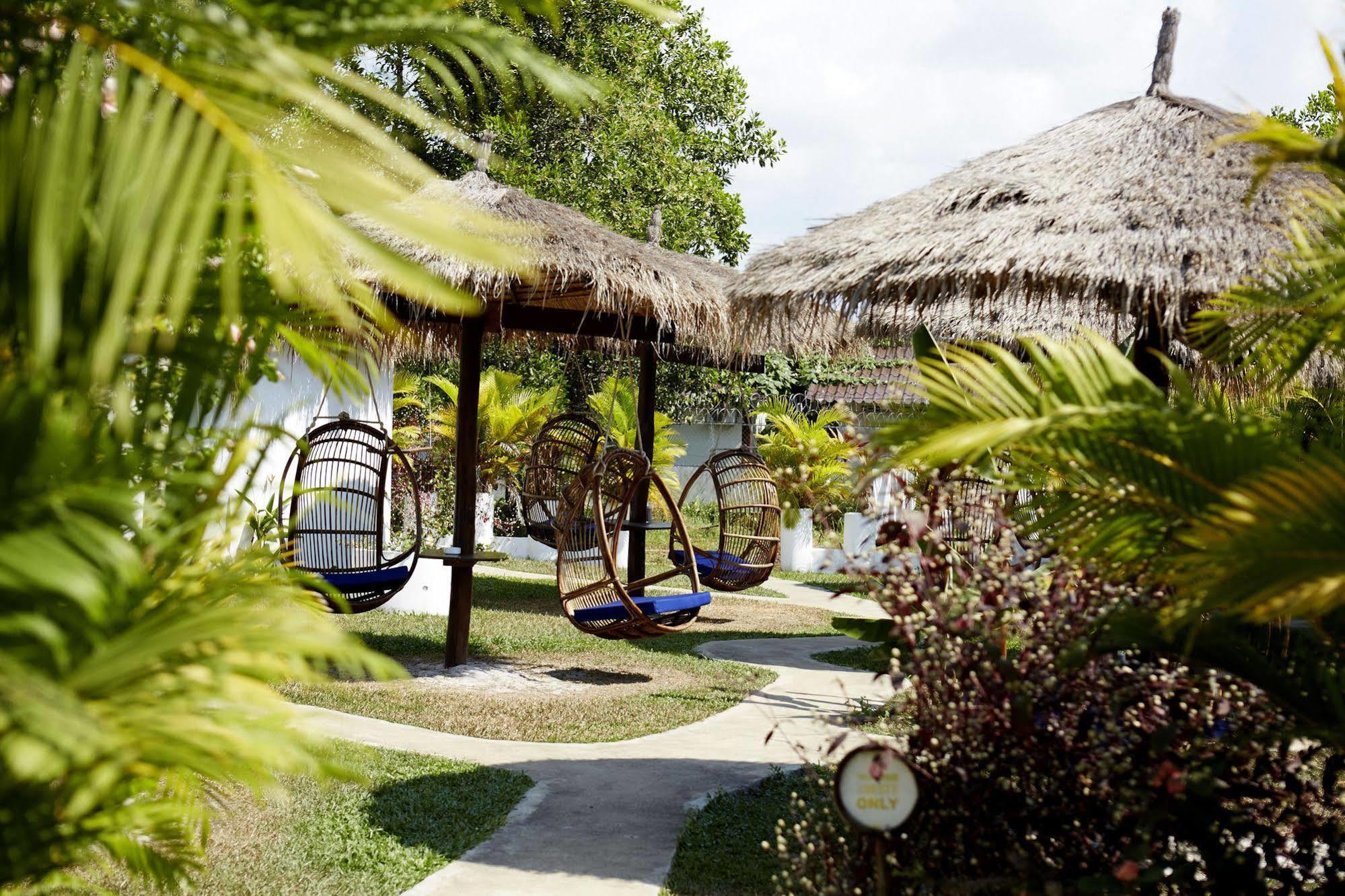 Penguin Pablo Bungalow Sihanoukville Exterior photo